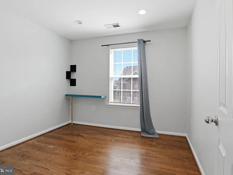 915 Buttonwood Ter NE — Photo 30