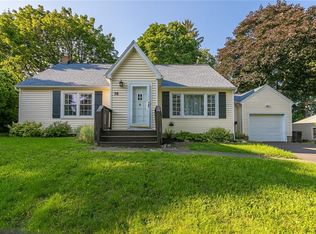 76 Longcroft Rd, Rochester, NY 14609