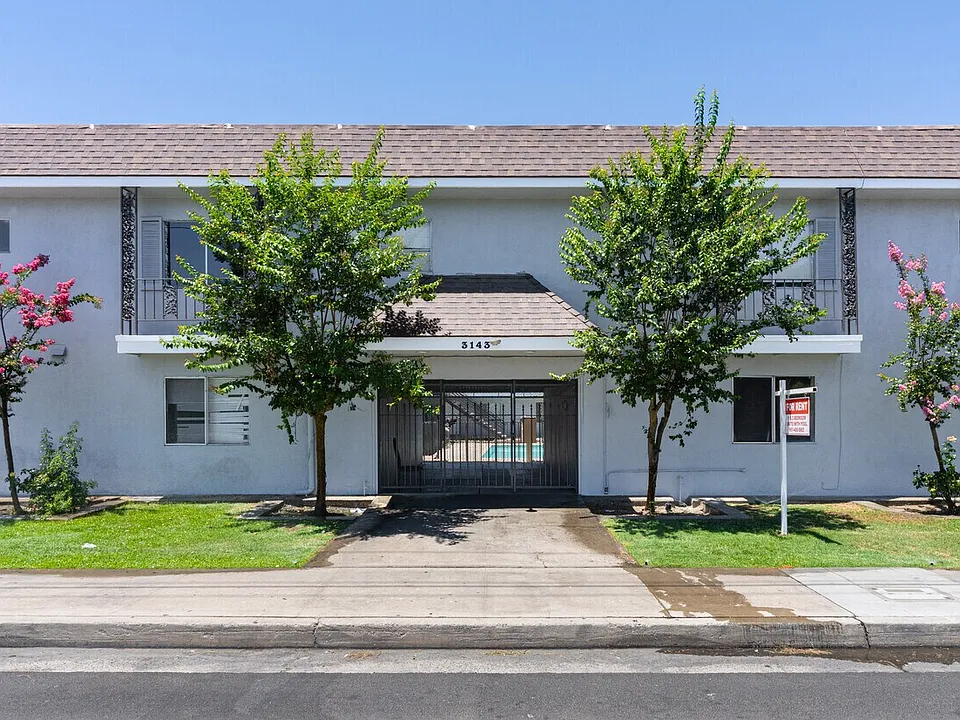 3143 S H St #15