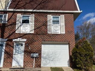 1164 Village Ln, Pottstown, PA 19464