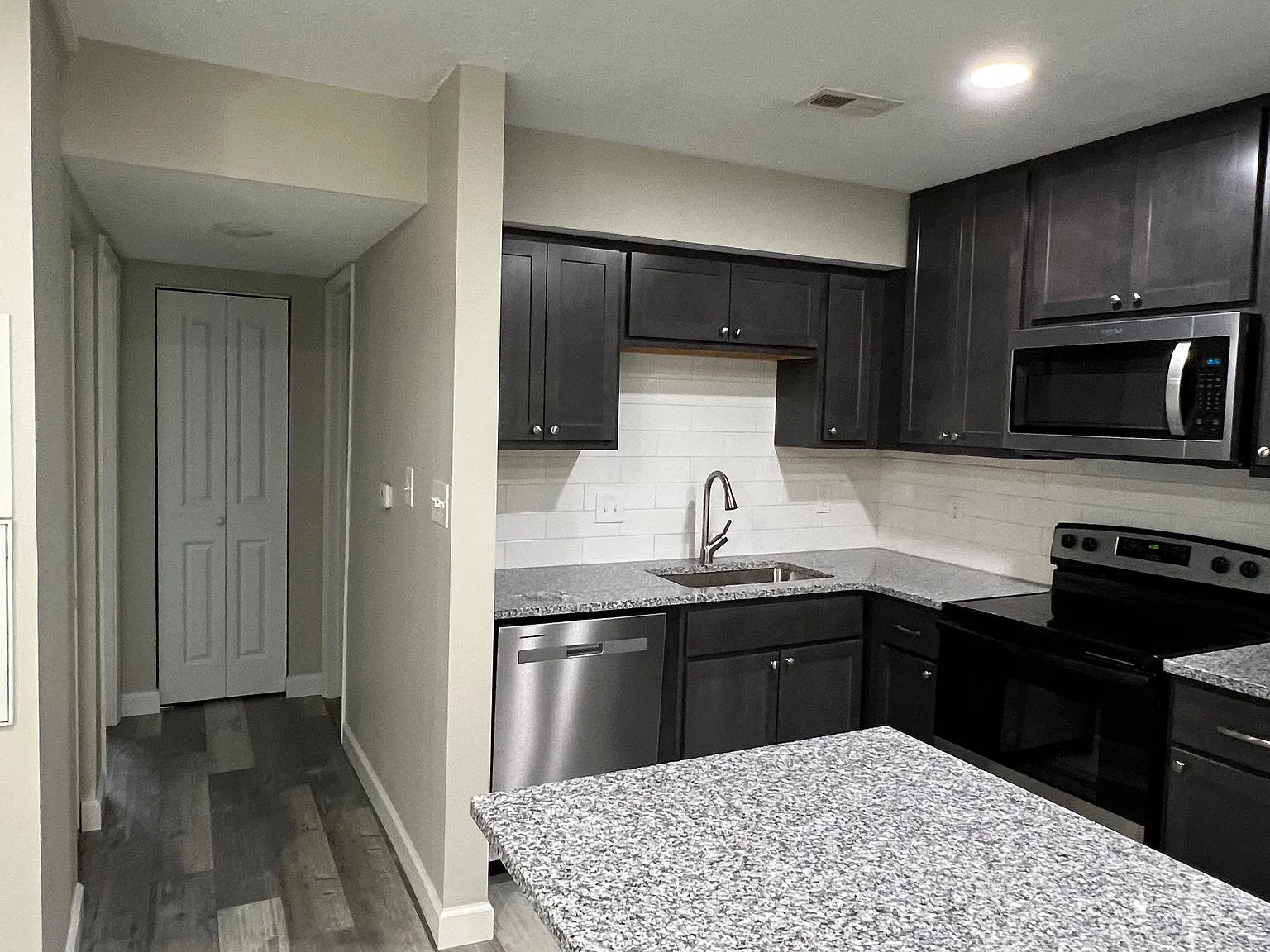 1 bed, 744 sqft, $1,150 — Photo 2