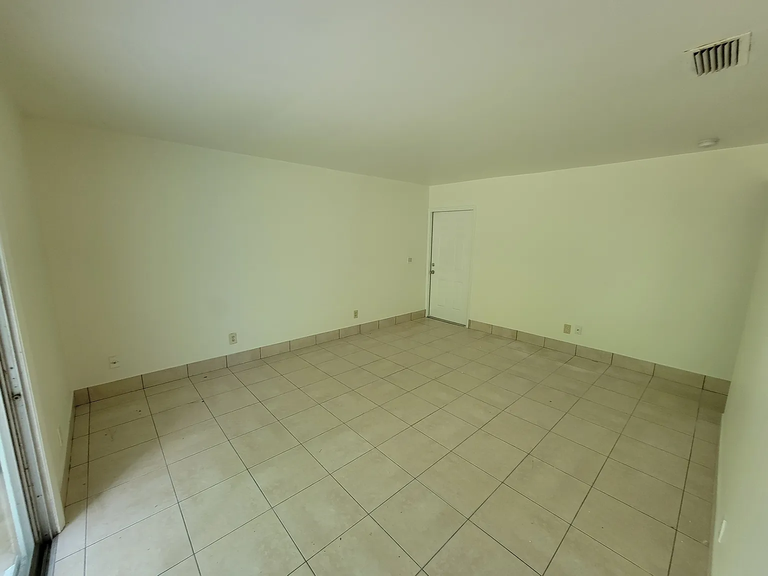 2 bed, 1.5 bath, 888 sqft, $1,900 — Photo 4