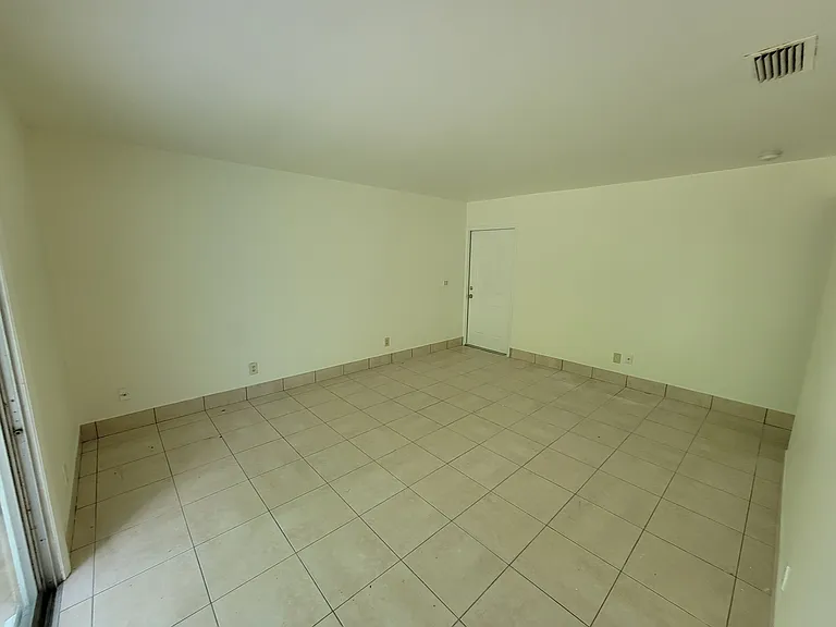 3419 SE Iris St — Photo 4