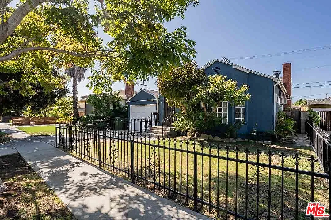 3 bed, 2.0 bath, 1432 sqft, $5,600 — Photo 1