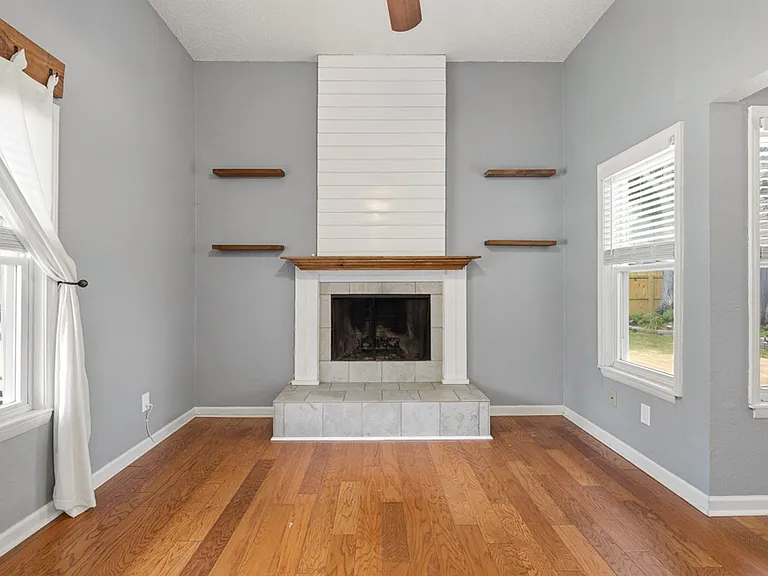 3856 Forestwood Ct — Photo 4