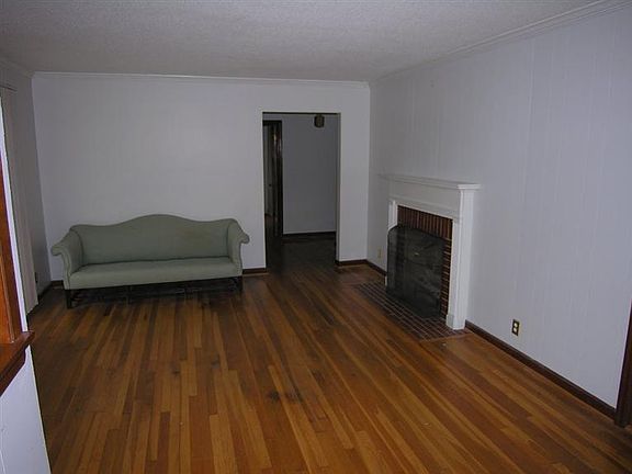 3rd image of 138 Saint Margaret Dr
