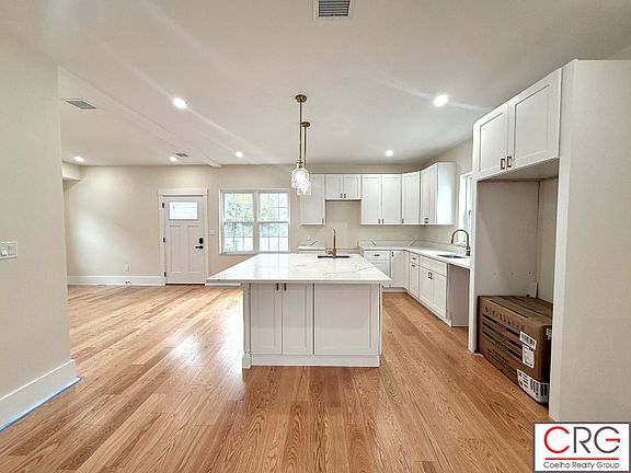 4th image of 140 Summer St