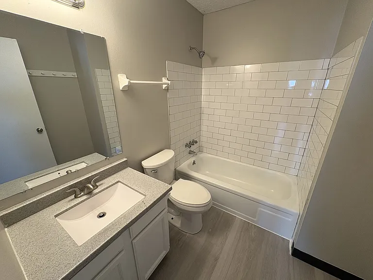 406 Seranade St — Photo 6
