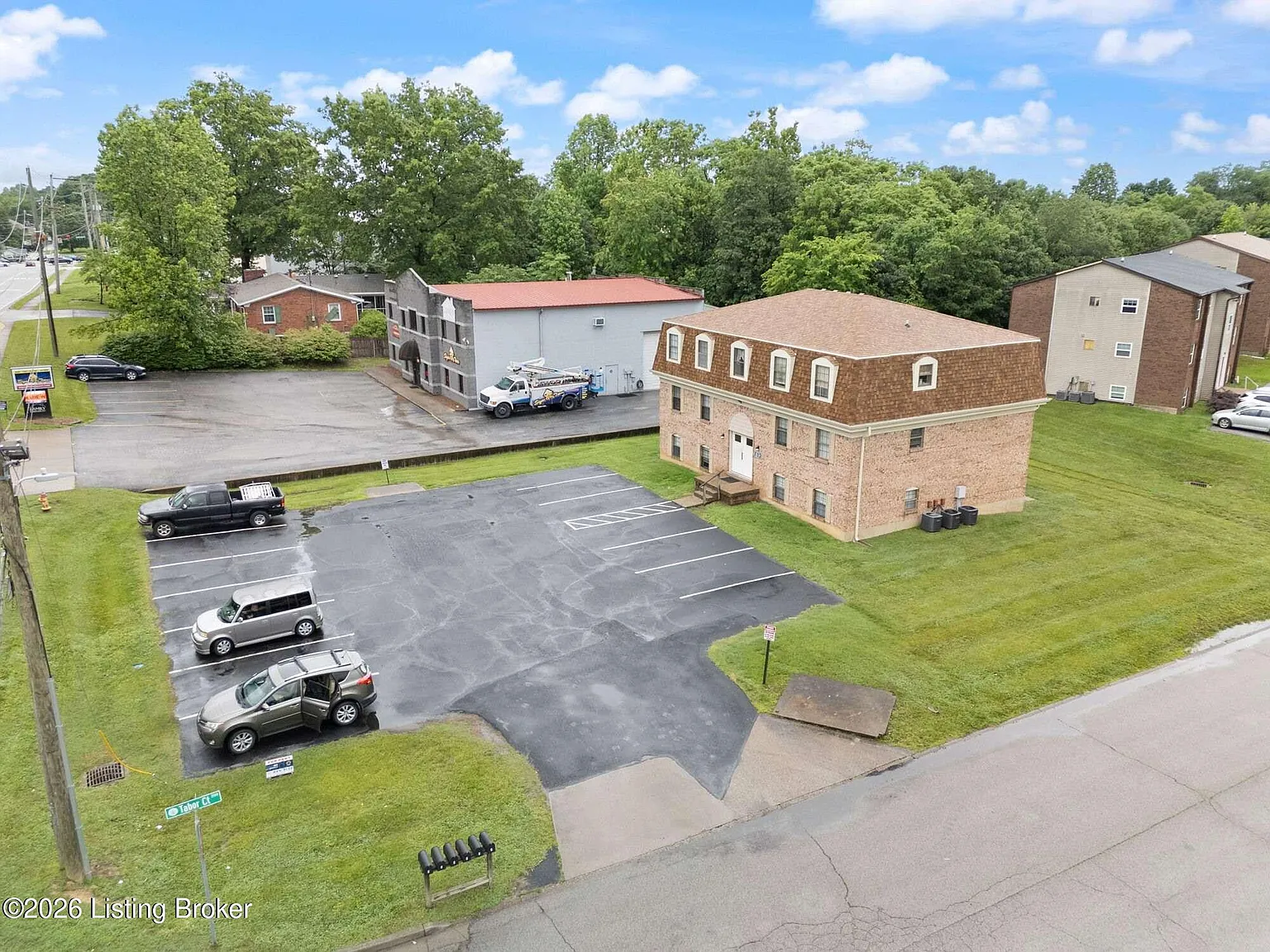 2 bed, 1.0 bath, 750 sqft, $995 — Photo 2