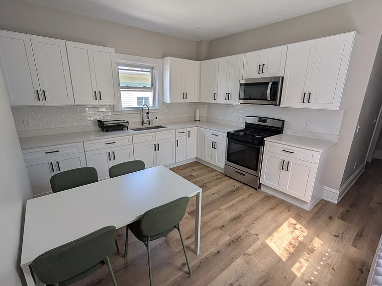 48 Flint St #2 — Photo 4