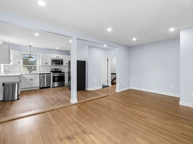 1A Puritan Ave #2 — Photo 10
