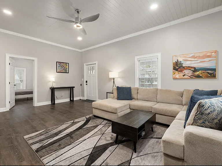1716 Chapel Hill Rd — Photo 13