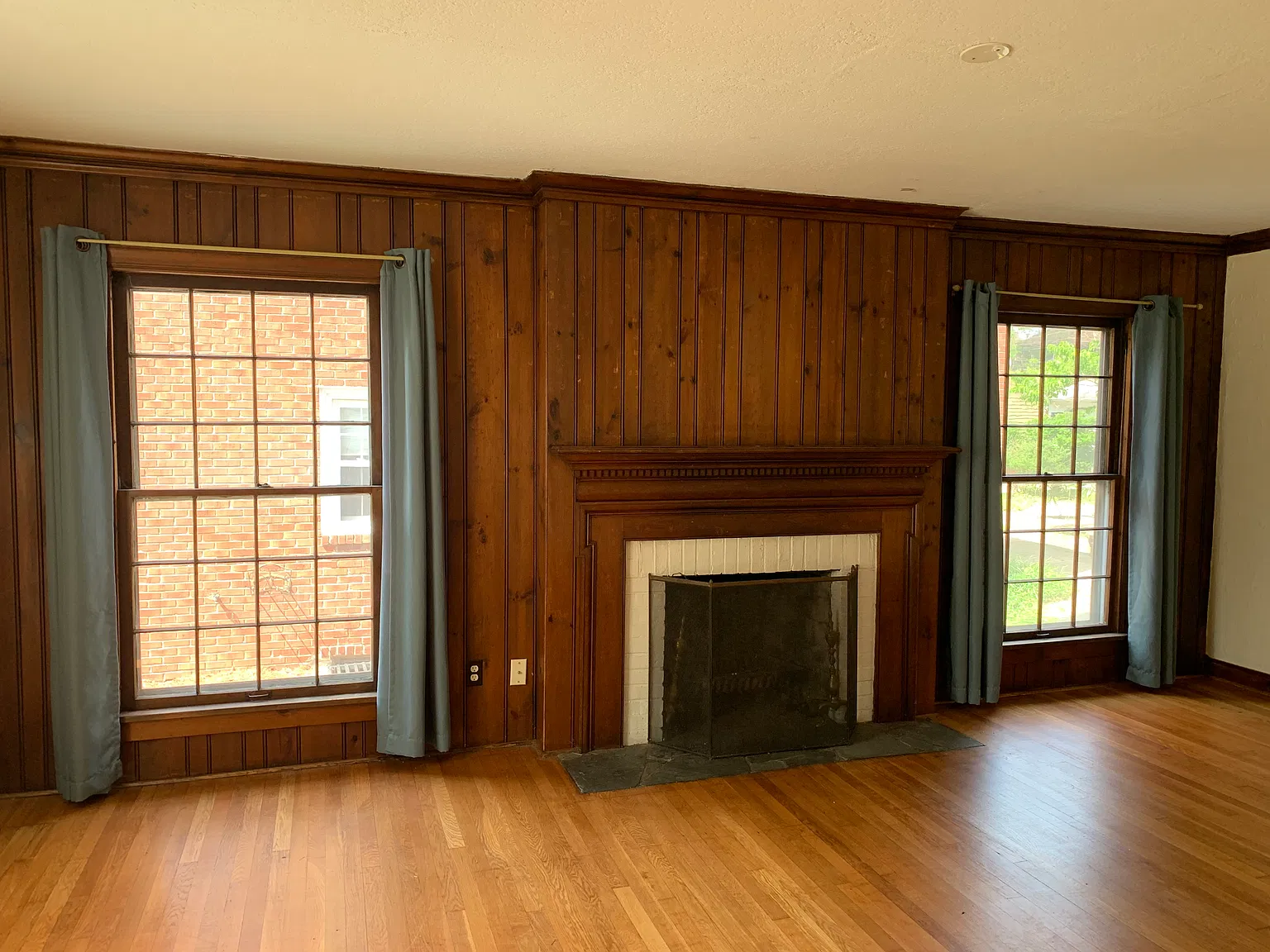5 bed, 2.5 bath, 1824 sqft, $2,500 — Photo 3
