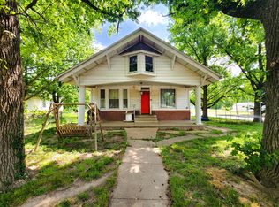 214 S Bush Ave, Hurst, IL 62949
