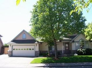 821 Chateau Meadows Dr, Eugene, OR