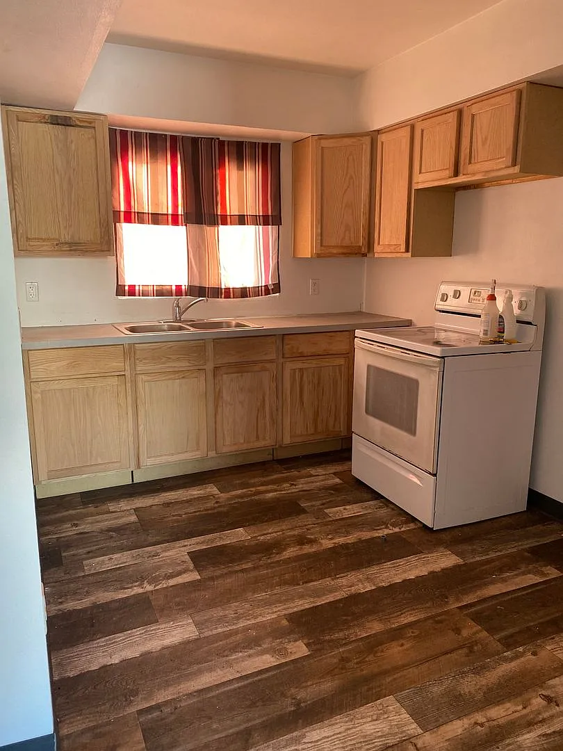 221-231 Miriam — Photo 3