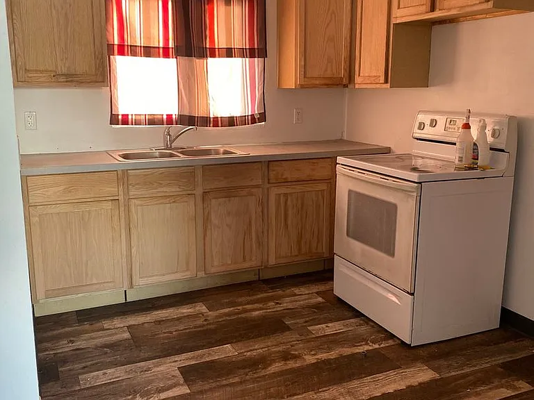 221-231 Miriam — Photo 3