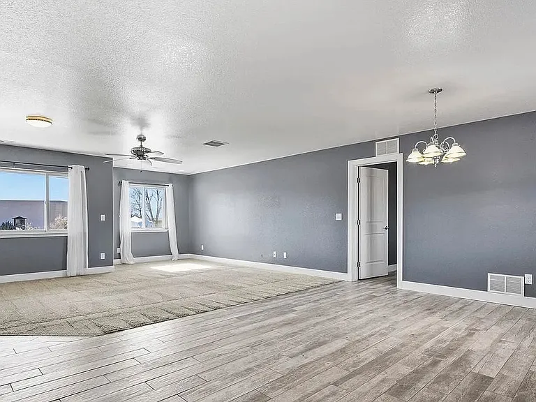 573 W Archer Plz — Photo 20