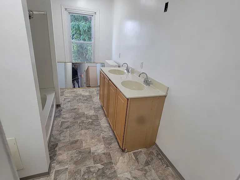 627 Corson St — Photo 14