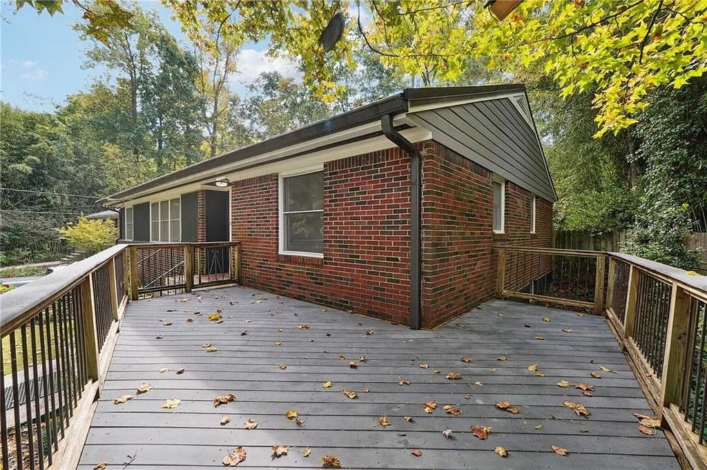 4 bed, 2.0 bath, 2069 sqft, $4,900 — Photo 3