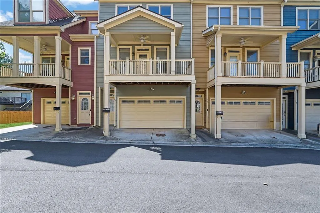 1079 Marietta Blvd NW — Photo 3