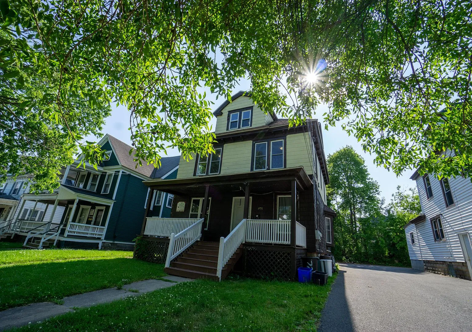 720 Livingston Apt B - 6/1/27 -Newly renovated 3 bedroom apartment close to campus — Photo 4