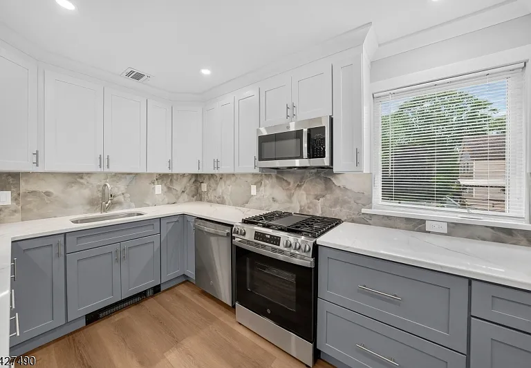 210 Walnut St #R — Photo 9