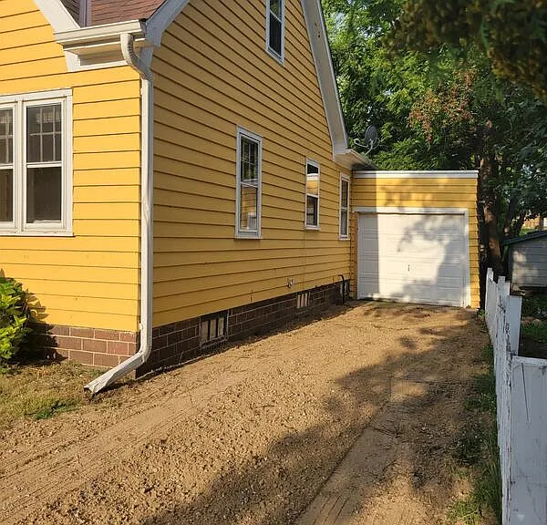 401 Central Ave — Photo 2