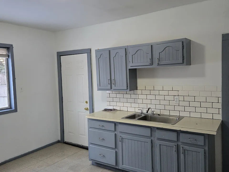 92 Metcalfe St #1