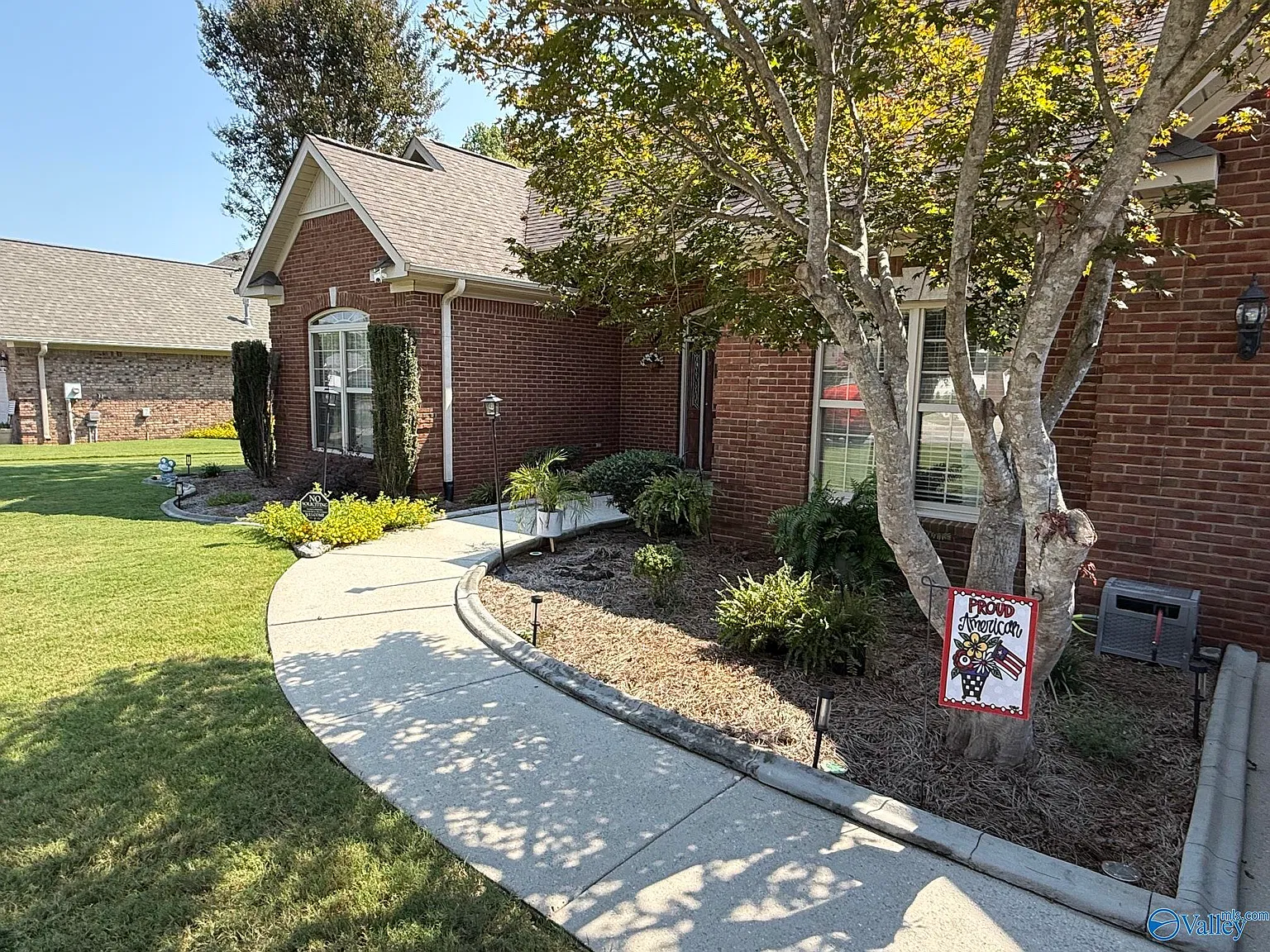 5 bed, 3.5 bath, 3450 sqft, $2,250 — Photo 2