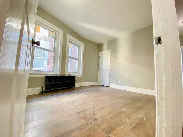 205 Chain St — Photo 5