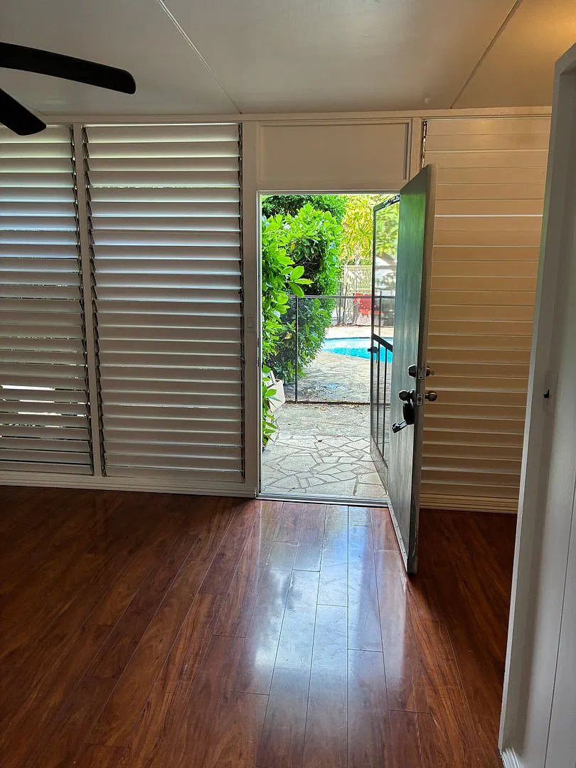 Refreshed Ground-Floor 1-Bedroom Near Diamond Head and Waikiki — Photo 1