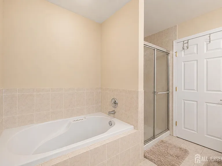 812 Columbus Ave — Photo 18