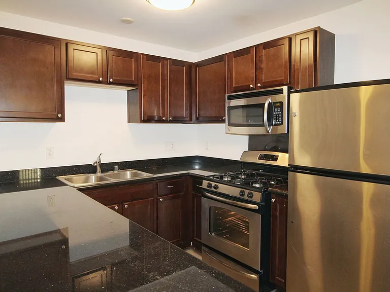 Harborview Apartments — Photo 25