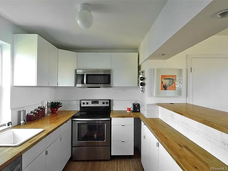 161 Ella T Grasso Blvd #3N — Photo 1