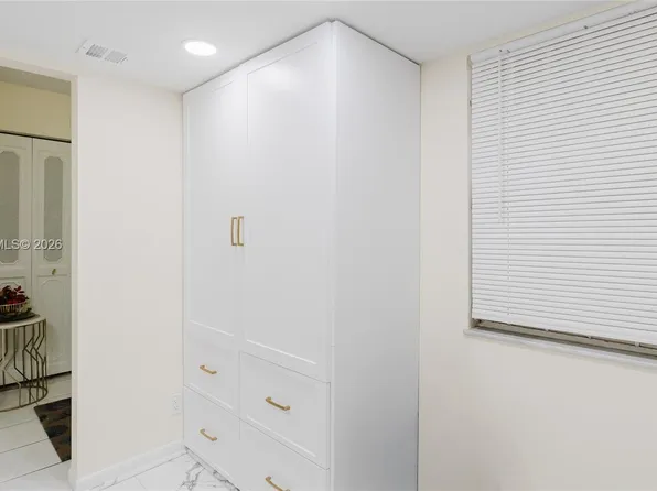 424 SE 10th St APT 204, Dania Beach, FL 33004