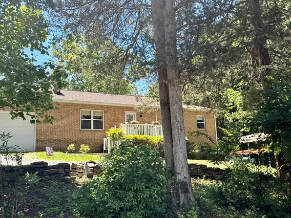 225 Mountain View Dr, Harpers Ferry, WV 25425