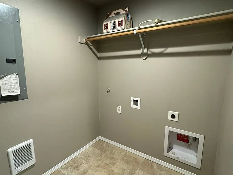 975 N Pacific Hwy #99 — Photo 12