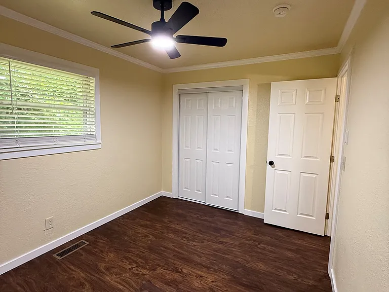 205 N Florene St #B — Photo 8