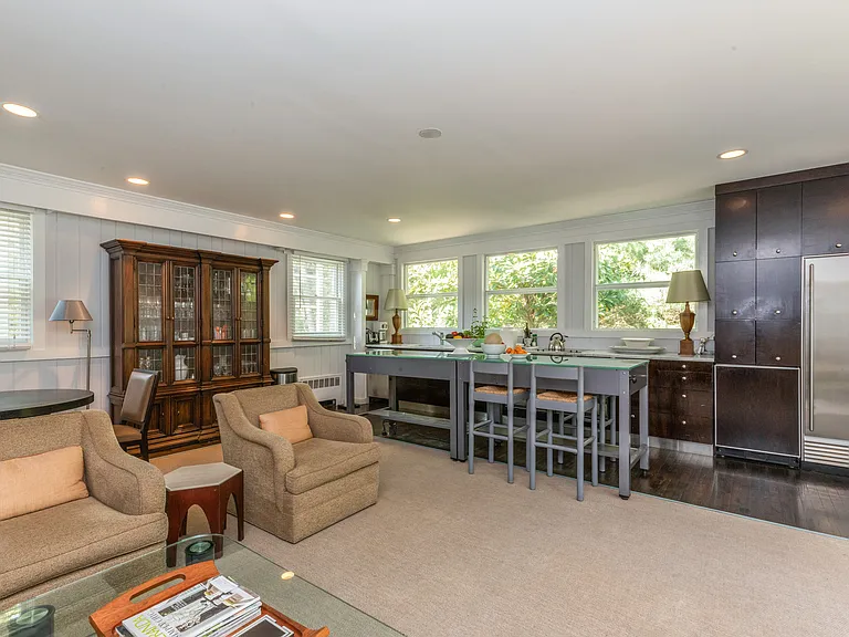 311 Meadows W — Photo 3