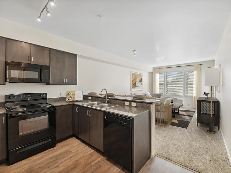 Maddox Apartments — Photo 5