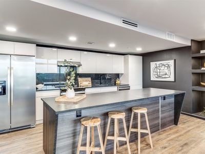 6211 W Northwest Hwy APT 401, Dallas, TX, 75225