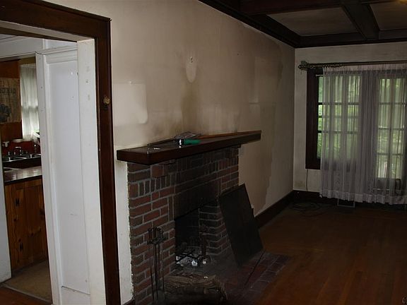 3rd image of 1433 Western Ave