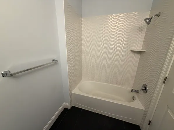 2001 Hudson Terrace image 17 of 24