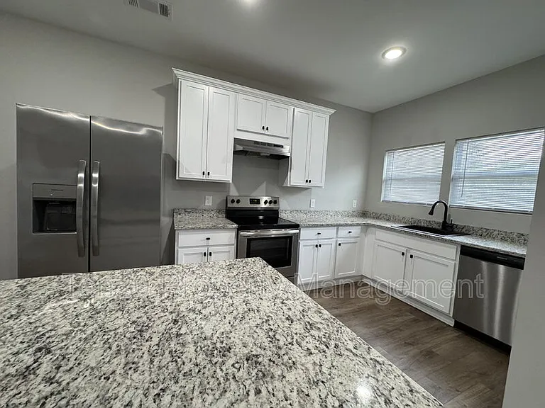 1346 Ingersoll Dr — Photo 9