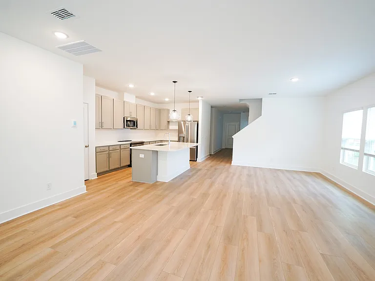 128 Kingswood Cir — Photo 16