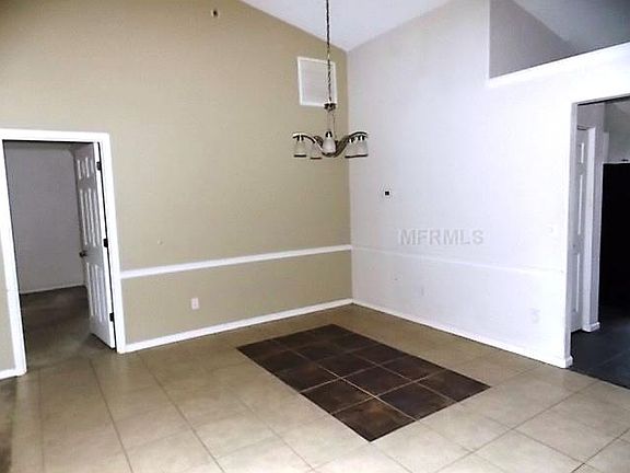 4th image of 833 S Atmore Cir