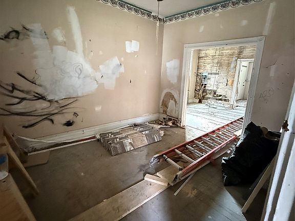 2nd image of 457 E 9th St
