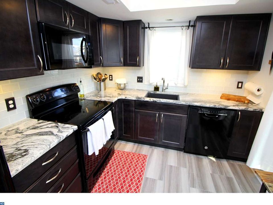 1st image of 126 Lake Arrowhead Cir