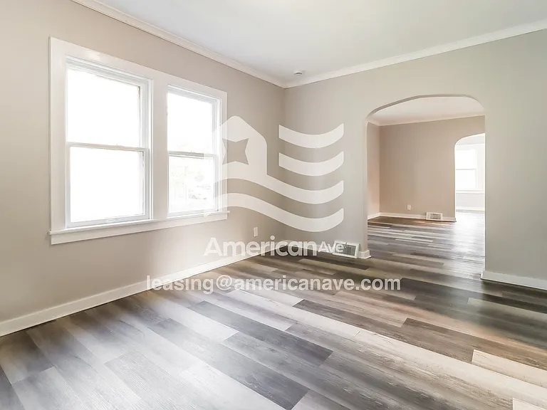 677567_003_living_room_4.jpg